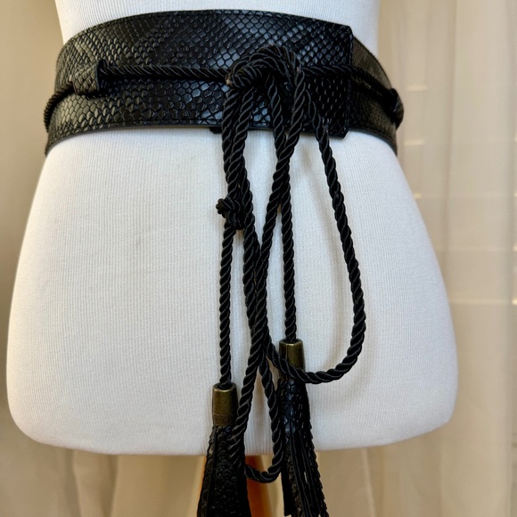 Black Embossed Tassle Belt - Picture 1 of 1